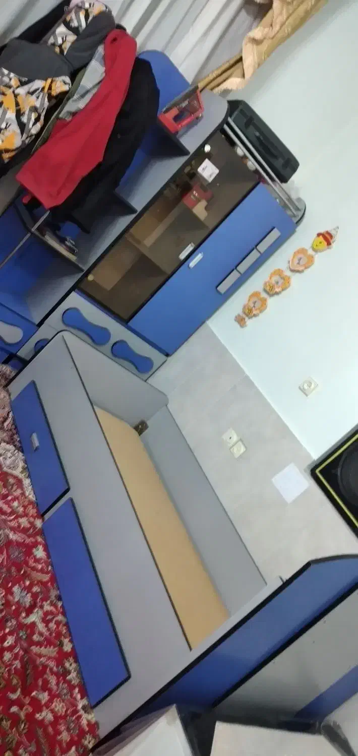 تخت‌..کمد‌وکناری.به‌همراه‌میز‌تحریر|تخت و سرویس خواب|محمدیه-قزوین, |دیوار