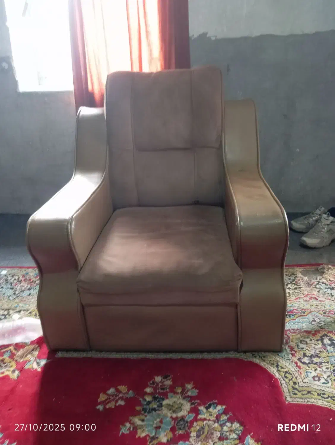 مبل چرمی یک عدد دونفری دوعدد یک نفری  خیلی تمیز|مبلمان خانگی و میز عسلی|آق قلا, |دیوار