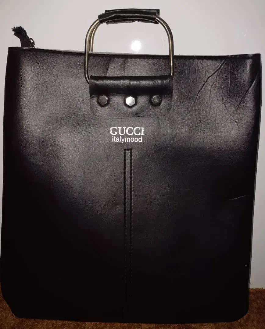 باسلام خدمت شما تعدادی کیف اداری و مدرسه ی مجوده|کیف، کفش، کمربند|اهواز, رسالت|دیوار