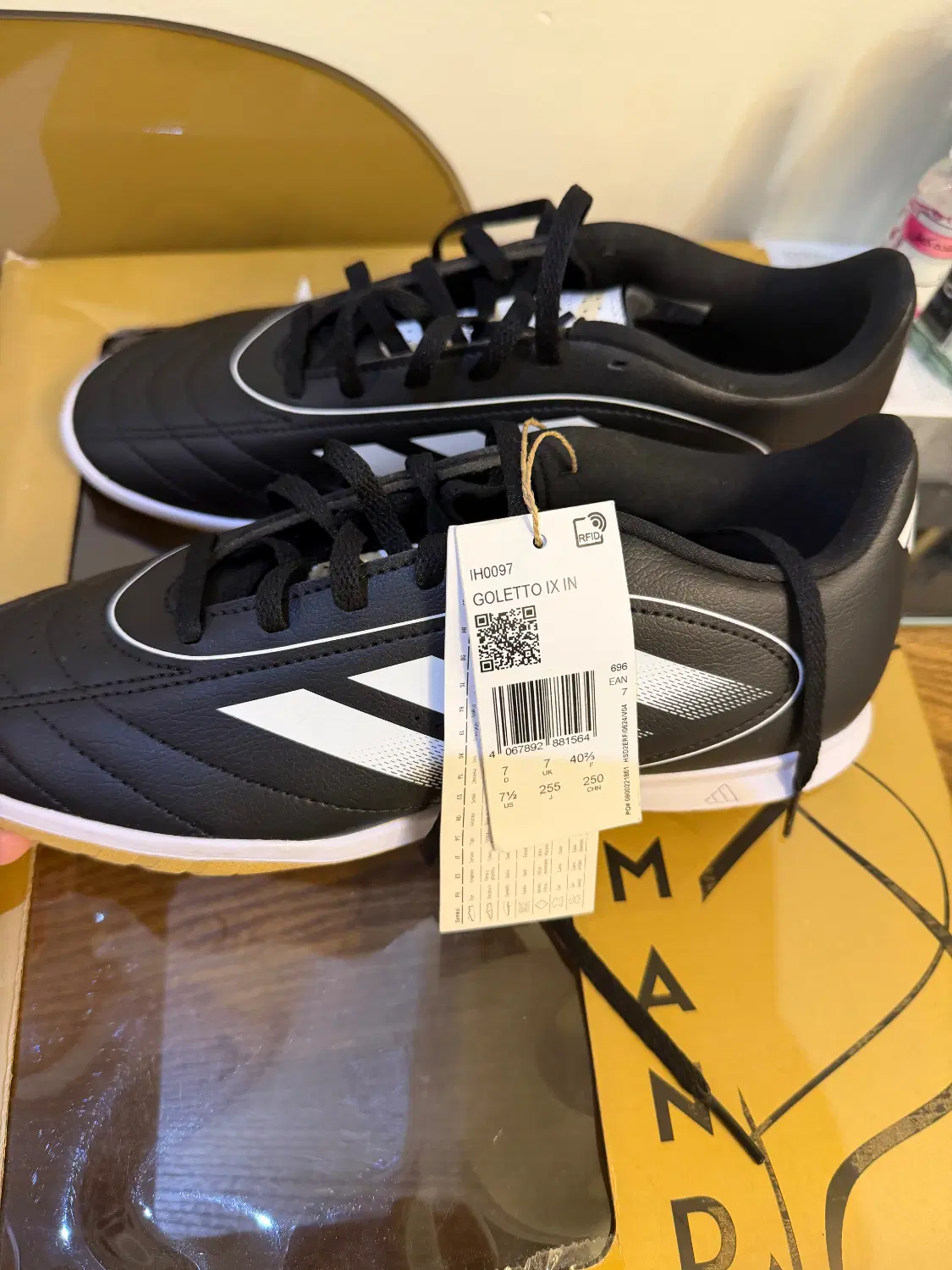 کتانی سالن اورجینالadidas)از انگلستان سایز ۴۰/۵|کیف، کفش، کمربند|تهران, تهرانپارس جنوبی|دیوار