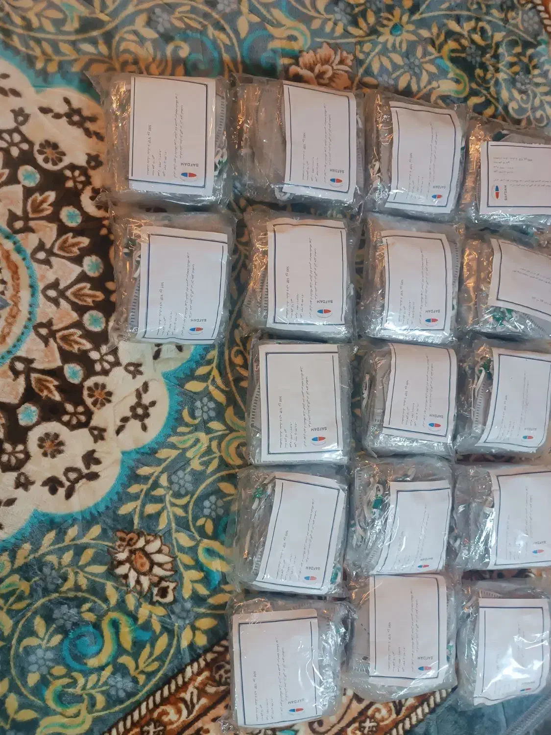 ماکسای شرکتی خیلی جنس خوب17 بسته در هرکدام 15تادار|آرایشی، بهداشتی، درمانی|چمران, |دیوار
