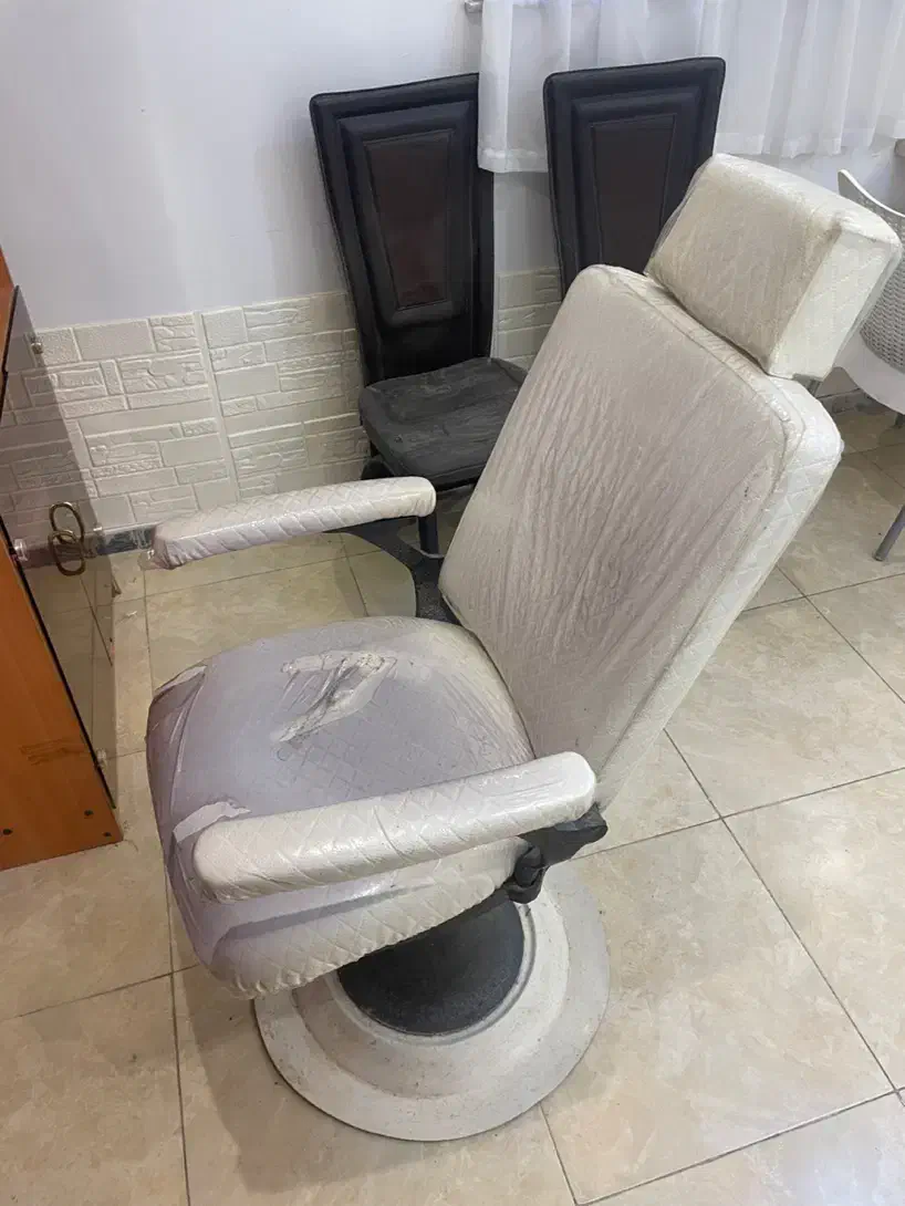 دکور و لوازم ارایشگاه زنانه و مردانه|آرایشگاه و سالن‌های زیبایی|رشت, صفاری|دیوار