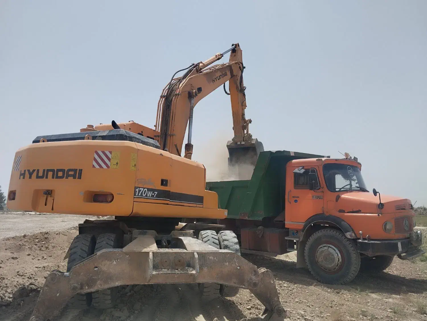 بیل مکانیکی(گودبرداری خاک برداری نخاله لودرکمپرسی)|خدمات حمل و نقل|زابل, |دیوار