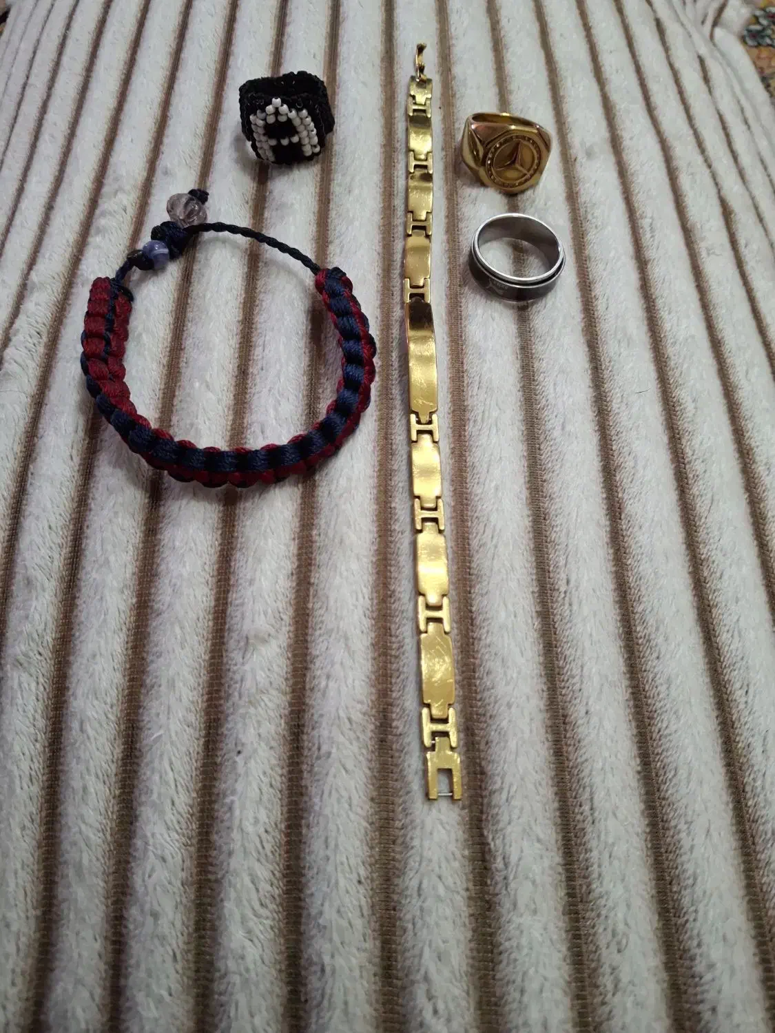 دستبند|بدلیجات|دوگنبدان, |دیوار