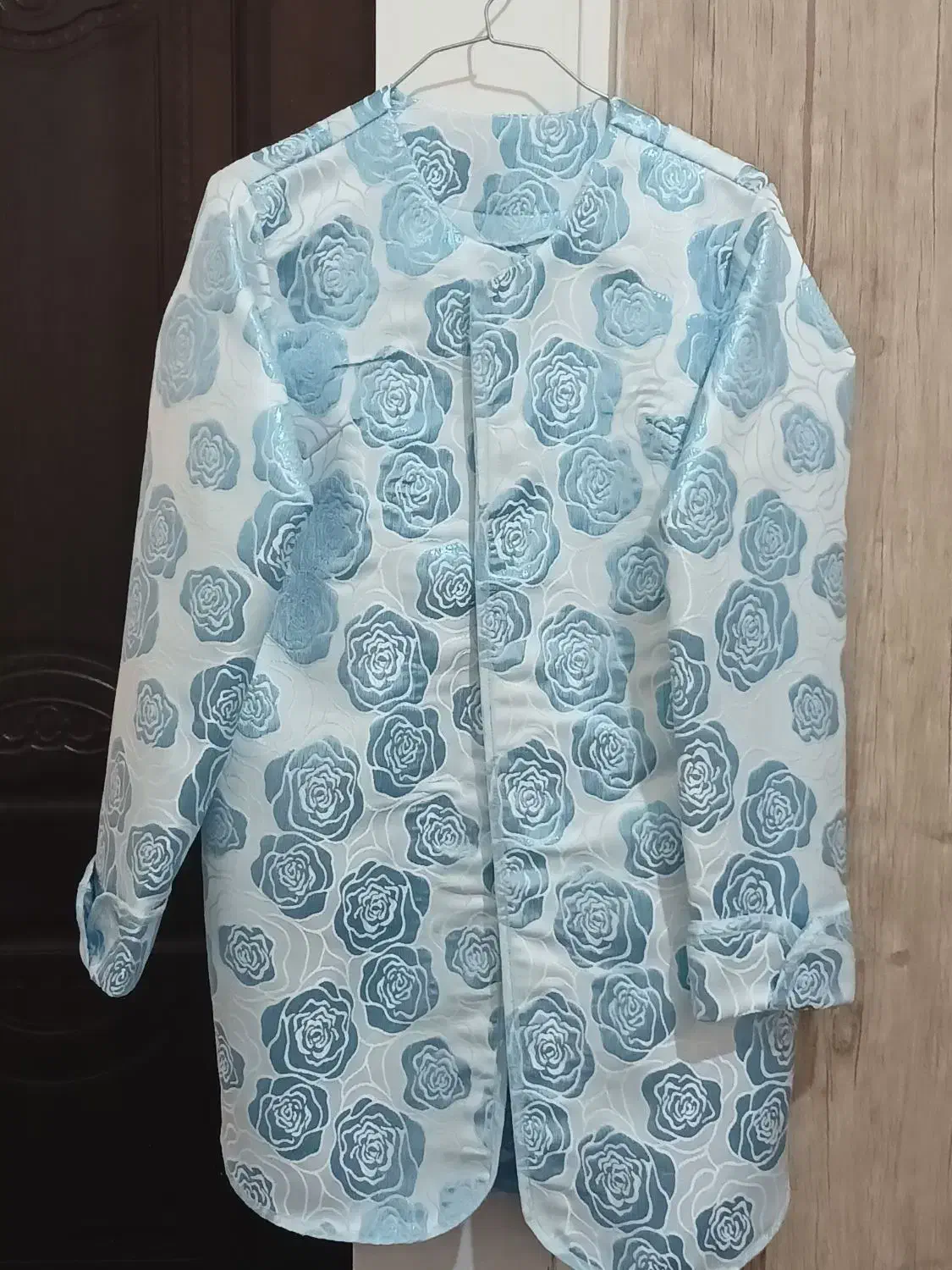 کت مجلسی|لباس|رباطکریم, الارد|دیوار