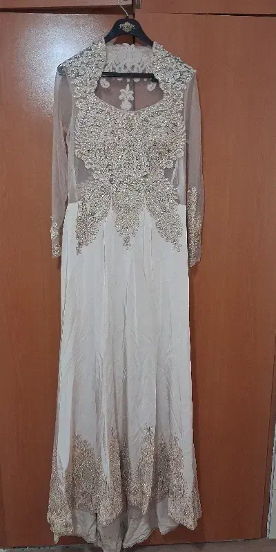 لباس مجلسی|لباس|لوشان, |دیوار