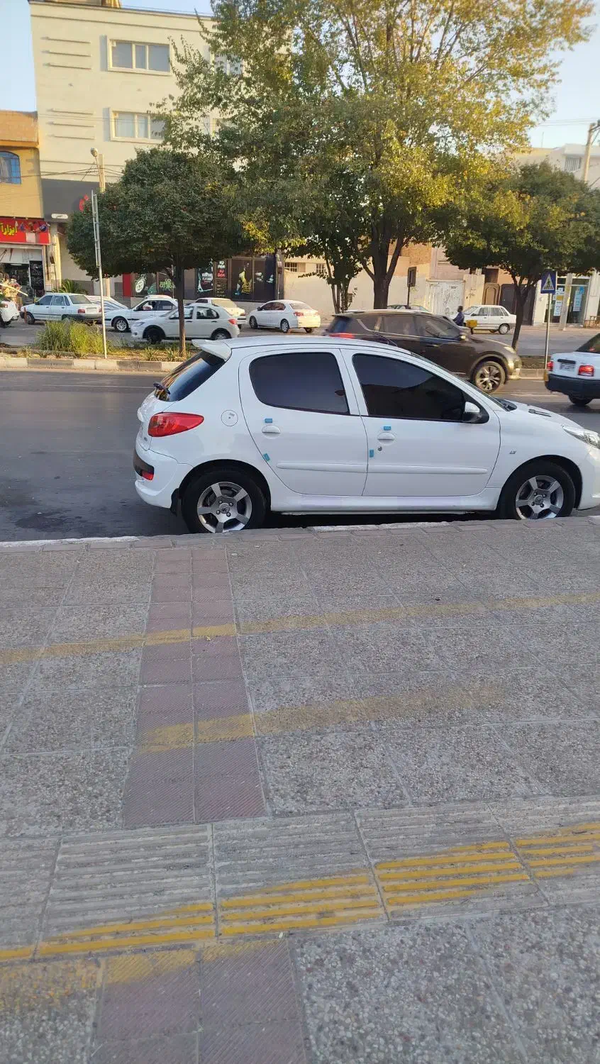 پژو 207تیوفایو مدل 97 بسیار تمیز|خودرو سواری و وانت|شیراز, زند|دیوار