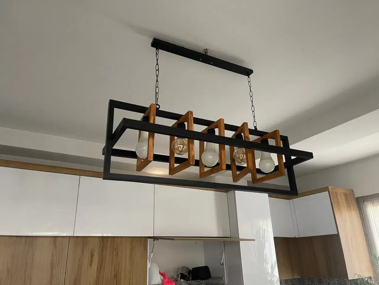 لوستر|لوستر و چراغ آویز|فردیس, فردیس|دیوار