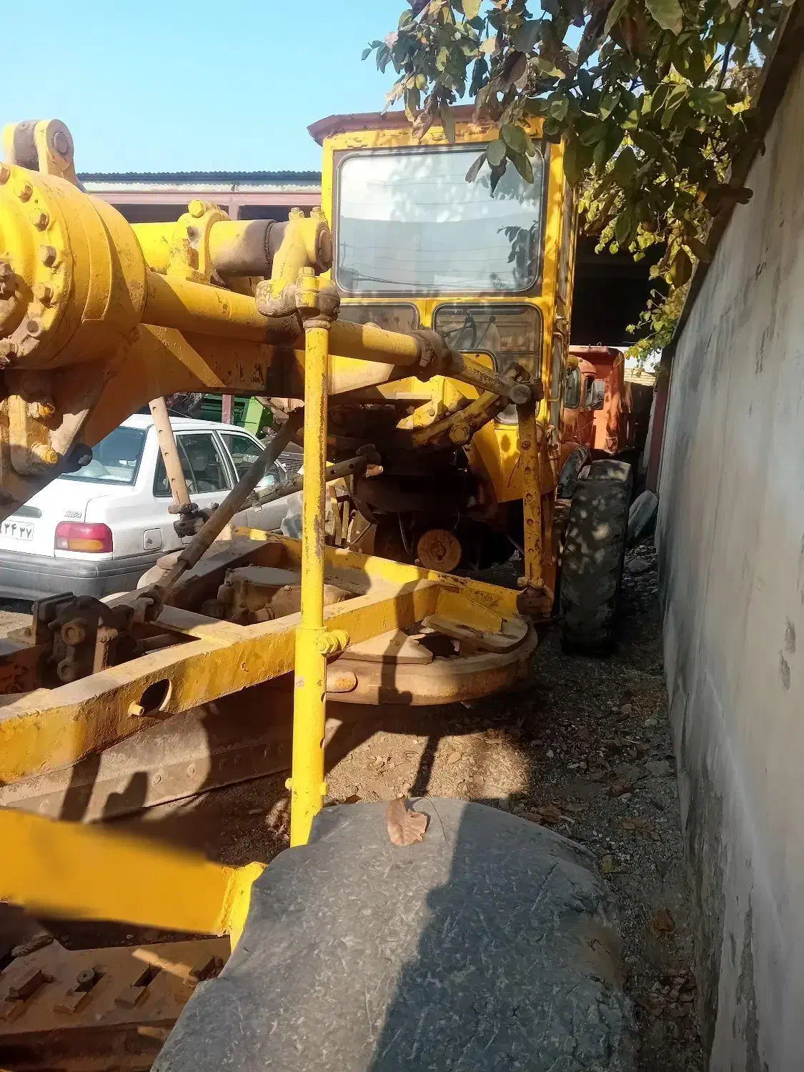 گیرادل|خودرو سنگین|خوی, |دیوار