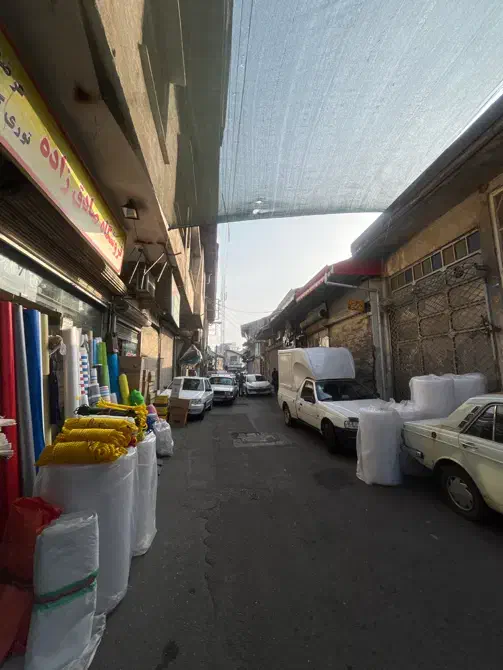 به یک کارگر ساده اقا نیازمندیم|استخدام خدمات فروشگاه و رستوران|رشت, بازار|دیوار