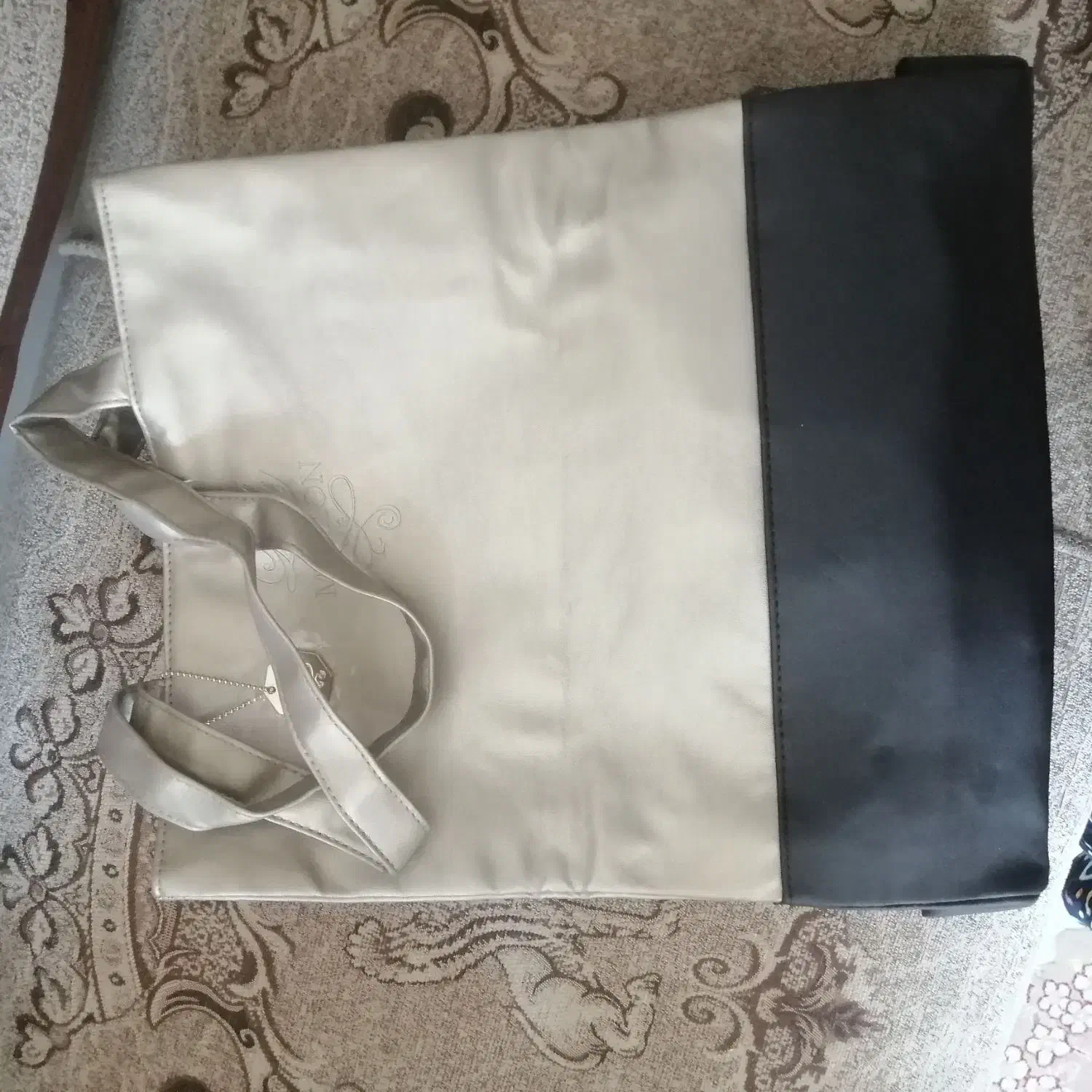 تعدادی کیف مجلسی زنانه|کیف، کفش، کمربند|شیراز, زرهی|دیوار