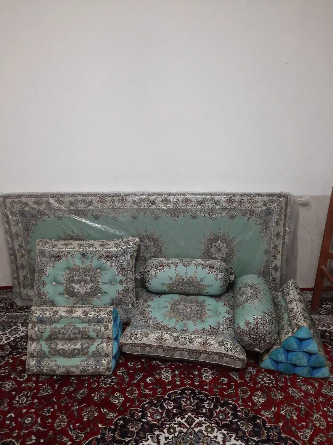 شاه نشین|پشتی|سنندج, |دیوار