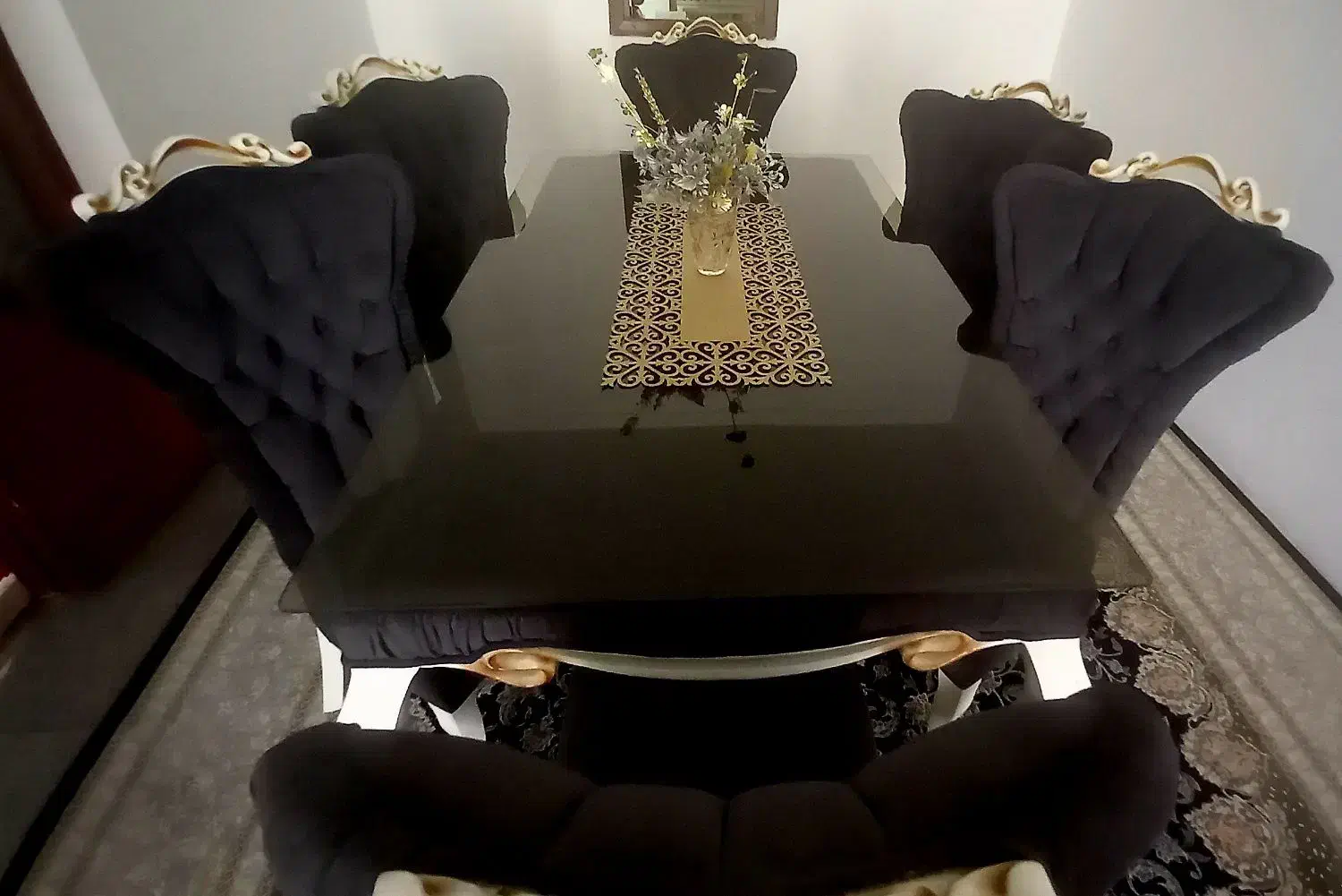 میز و صندلی ناهار خوری ۶ نفره.|میز و صندلی غذاخوری|صحنه, |دیوار