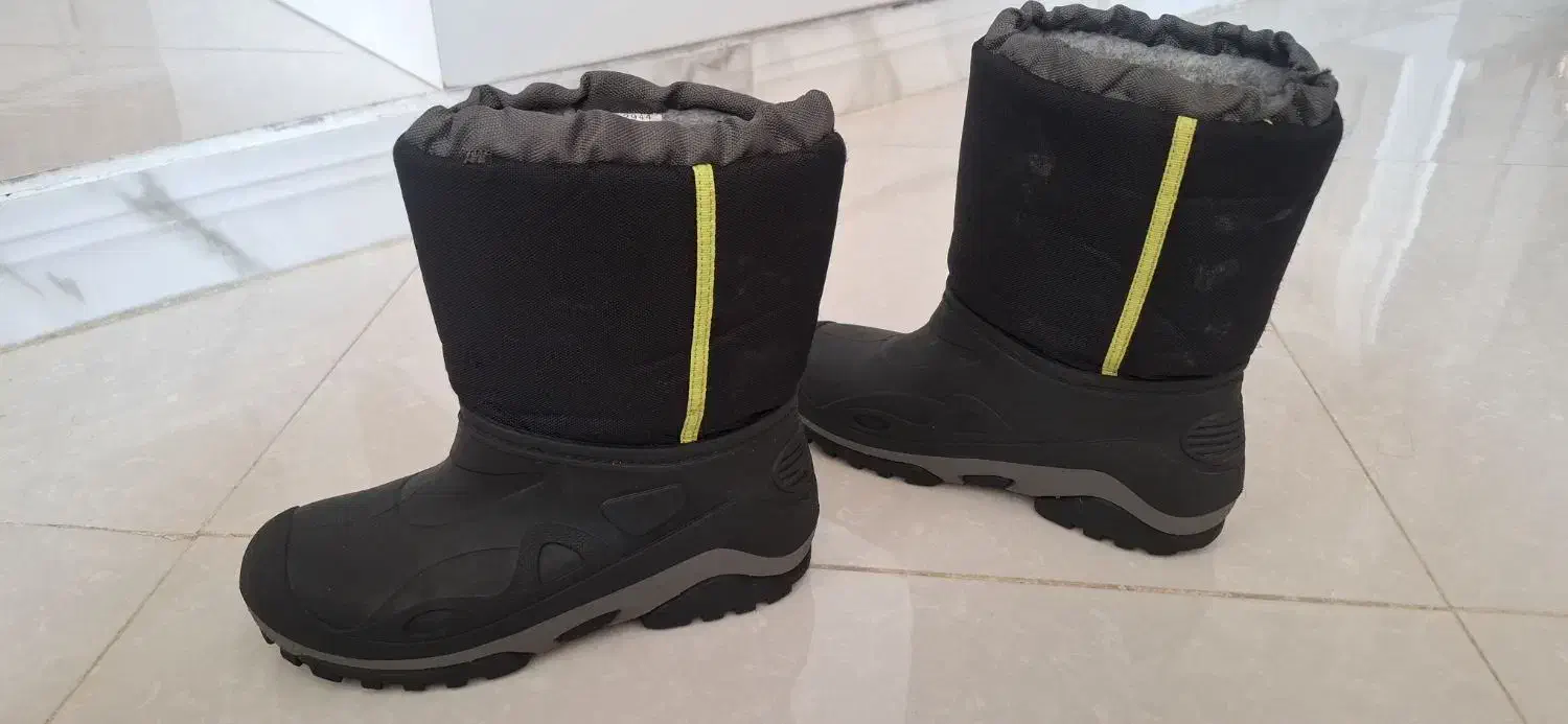 پوتین|کیف، کفش، کمربند|پاوه, |دیوار