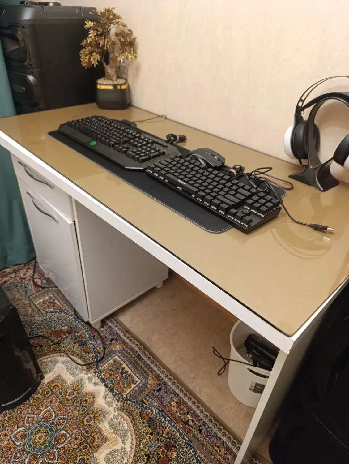 میز تحریر و کامپیوتر|میز تحریر و کامپیوتر|سهند, |دیوار