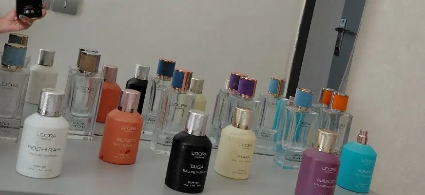 عطرلدورا|آرایشی، بهداشتی، درمانی|شیراز, دروازه قران|دیوار