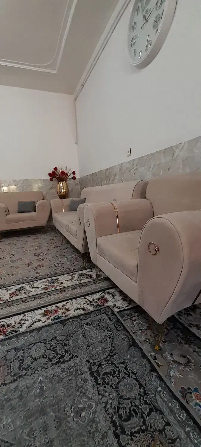 مبل ۸ نفره کاملا سالم و نو|مبلمان خانگی و میز عسلی|سرپل ذهاب, |دیوار