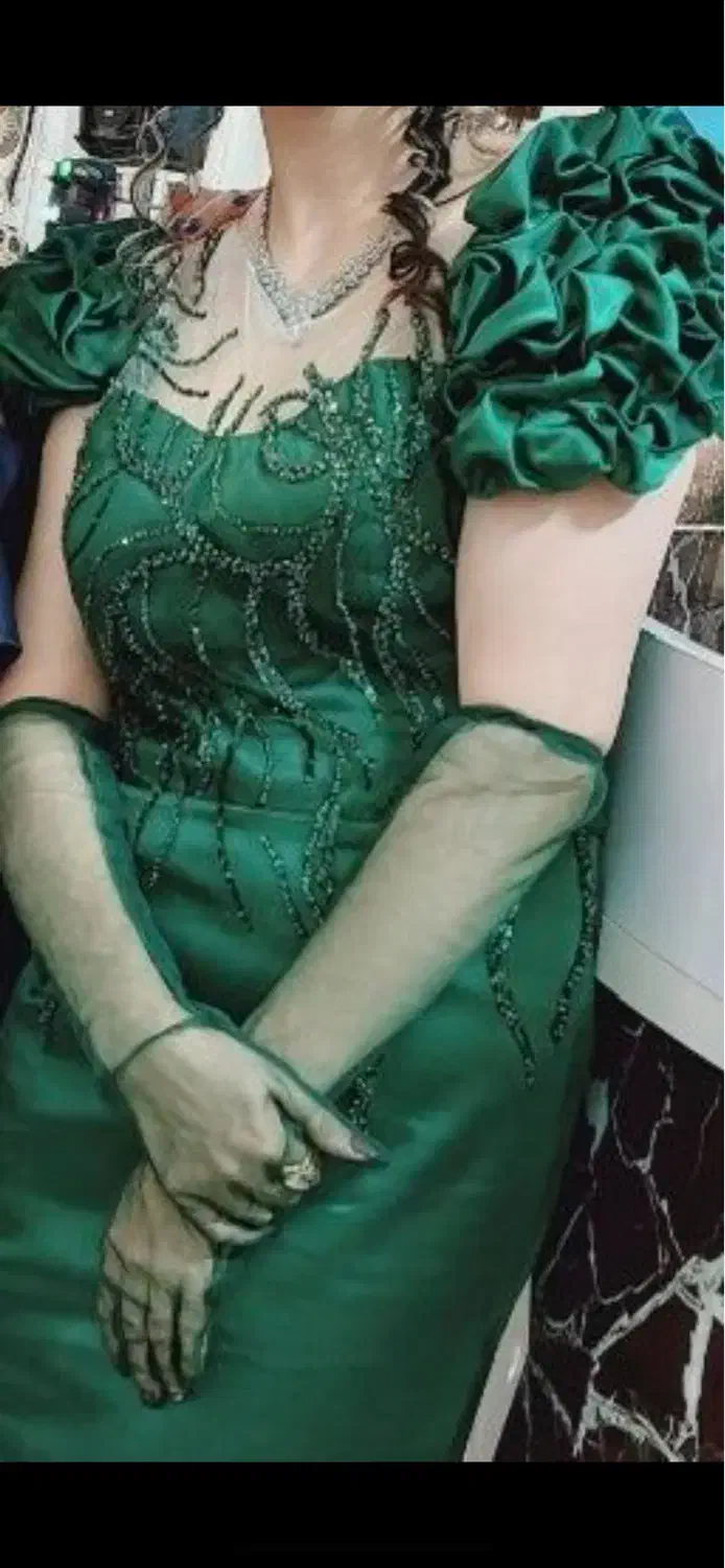 لباس مجلسی|لباس|سبزوار, قصبه شرقی|دیوار