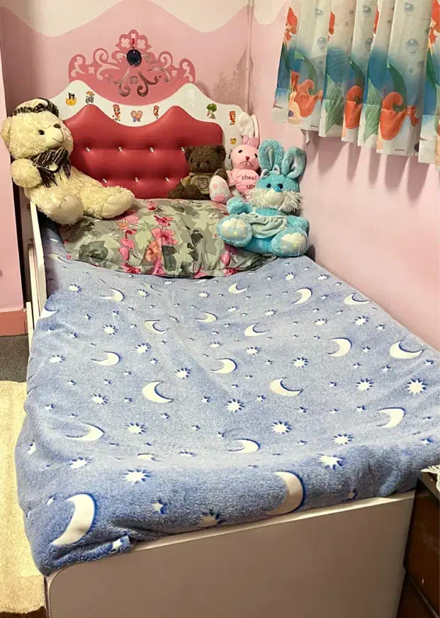 تخت یک‌نفره دخترانه،سالم و محکم،مناسب اتاق کودک|تخت و سرویس خواب|ساری, |دیوار