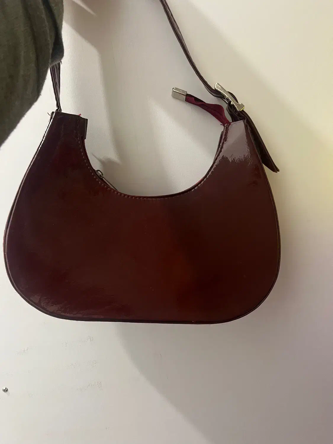 کیف دوشی|کیف، کفش، کمربند|قم, بنیاد|دیوار