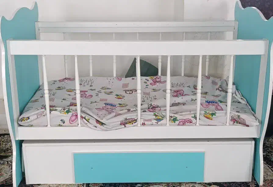 گهواره بچه|تخت و صندلی بچه|بروجرد, |دیوار