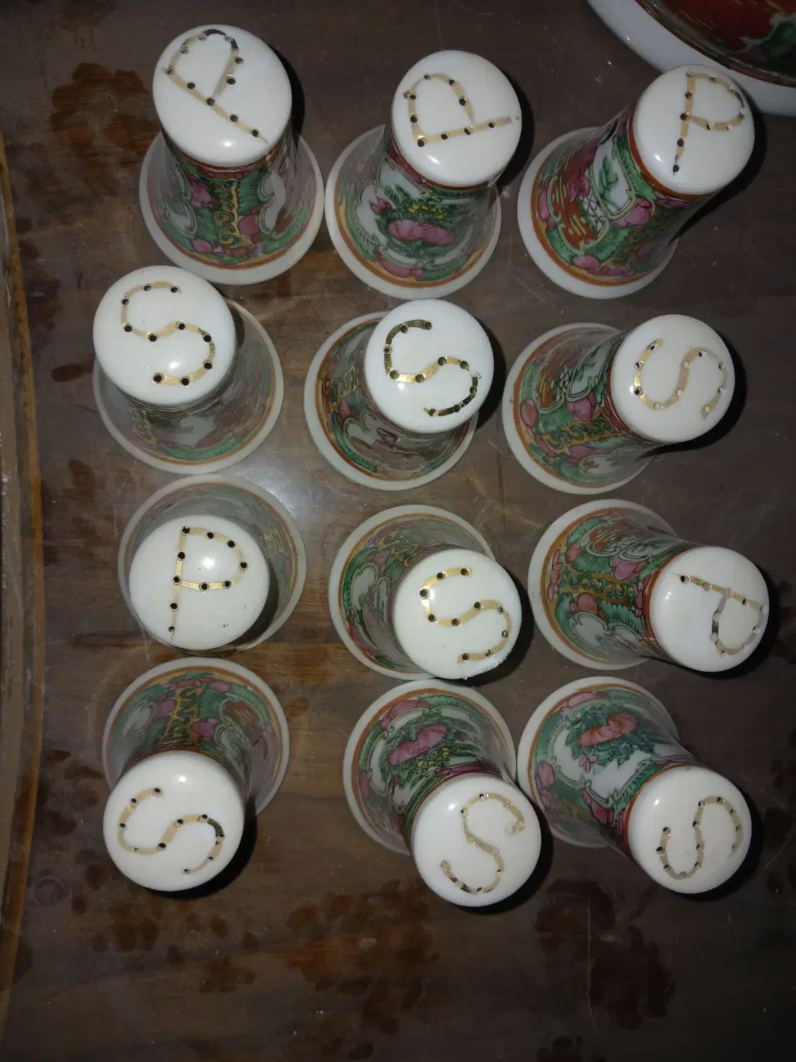 ظروف مرغی عتیقه انتیک|کلکسیون اشیاء عتیقه|یزد, |دیوار