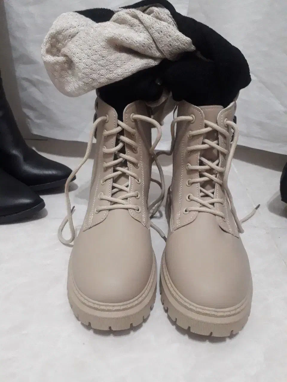 نیم بوت کرمی تازه|کیف، کفش، کمربند|بانه, |دیوار