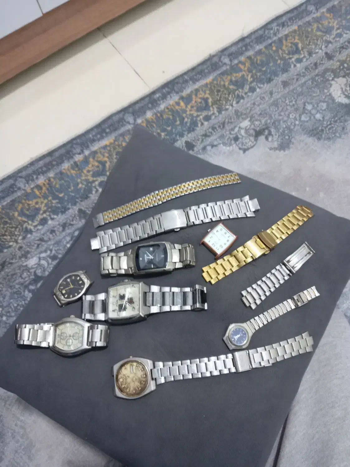 تعدادی ساعت مچی و ساعت سیکو5|ساعت|مشهد, موعود|دیوار