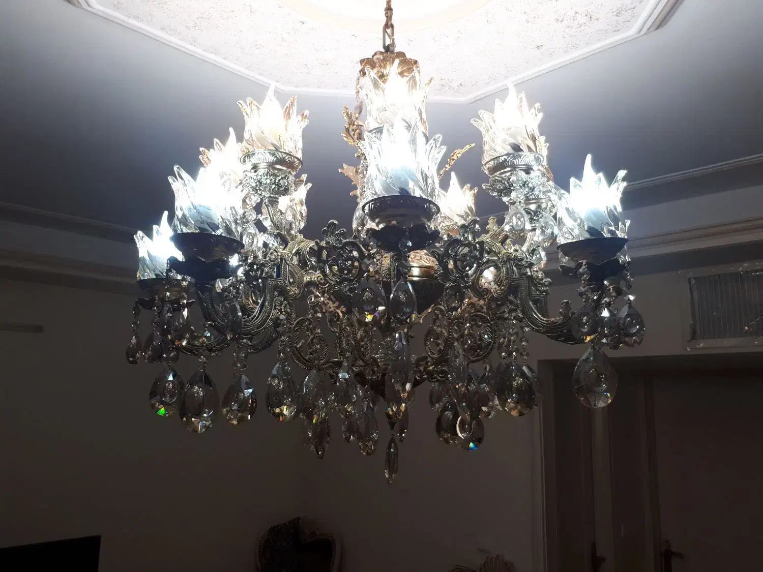 لوستر برنجی ۱۶ شاخه مجلسی شیک|لوستر و چراغ آویز|تهران, مشیریه|دیوار