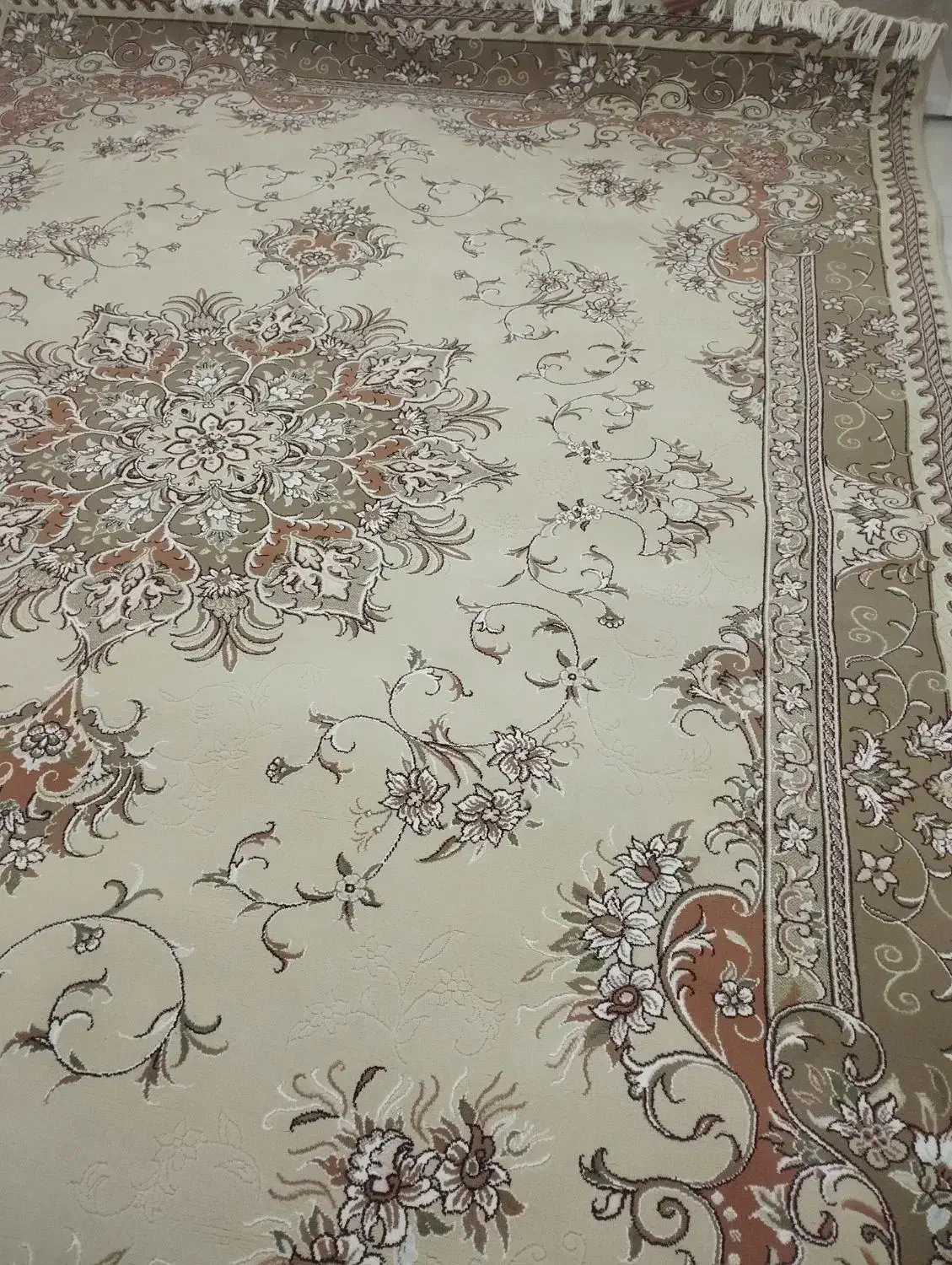 فرش|فرش|قم, هفت تیر|دیوار