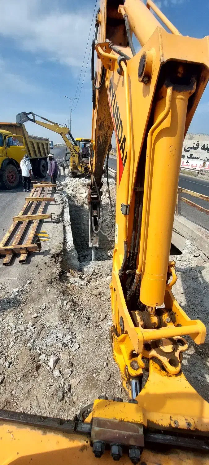 خدمات بیل بکهو و پیکور|خدمات پیشه و مهارت|ارومیه, |دیوار