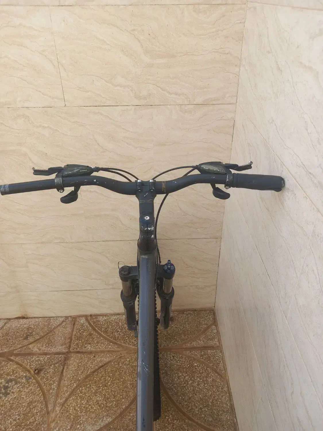 دوچرخه|دوچرخه، اسکیت، اسکوتر|ندوشن, |دیوار