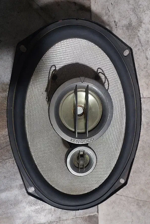 باند ۷۱۸ کنوود|قطعات یدکی و لوازم جانبی|ری, سرتخت|دیوار