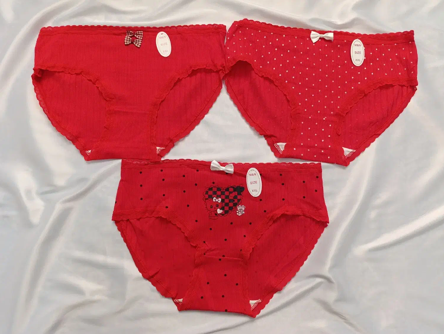 سوتین و شورت و جوراب|لباس|شوشتر, |دیوار