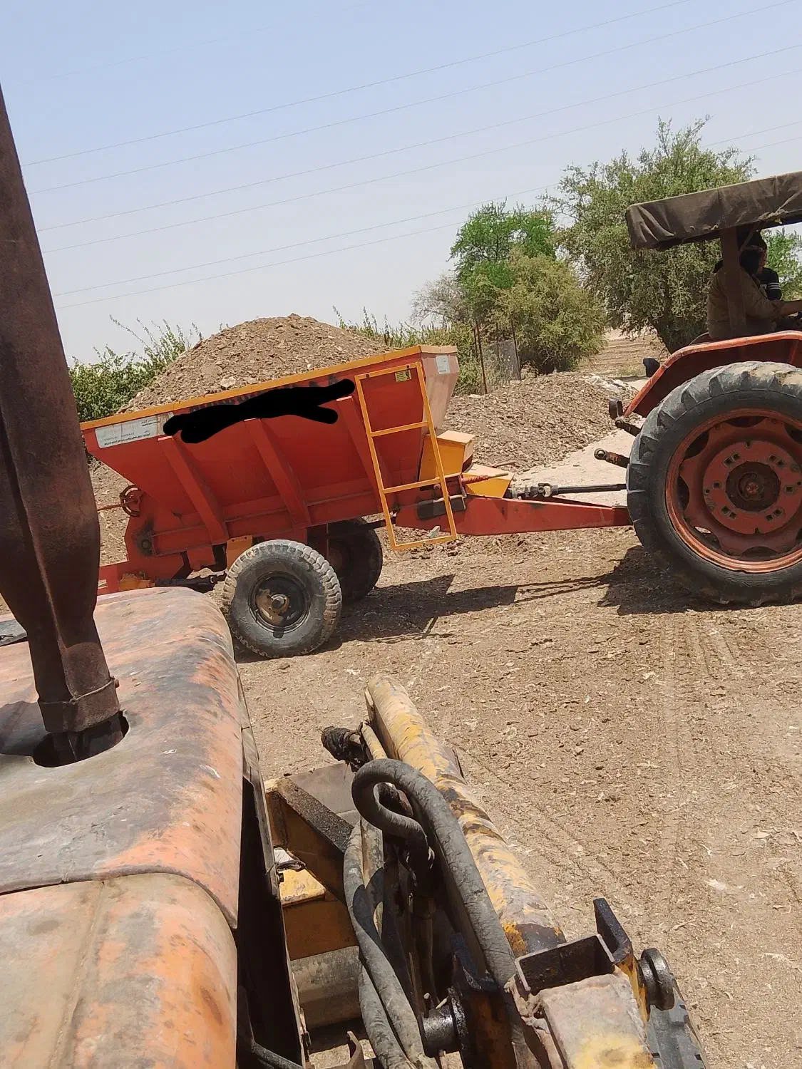 کودپاشی  زل پاشی.   تراکتور|خدمات باغبانی و درختکاری|اندیمشک, |دیوار