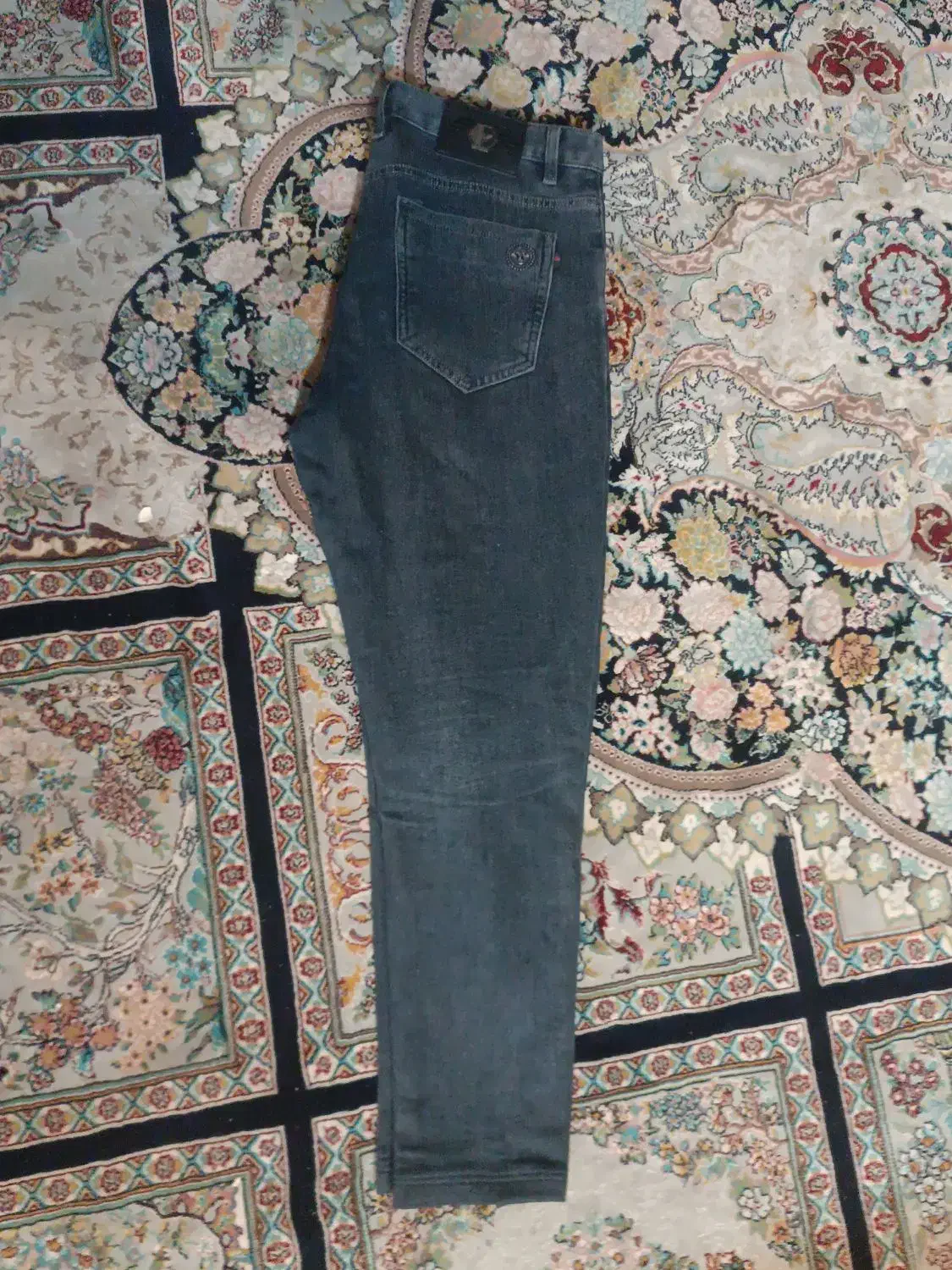 شلوار|لباس|مشهد, نیزه|دیوار