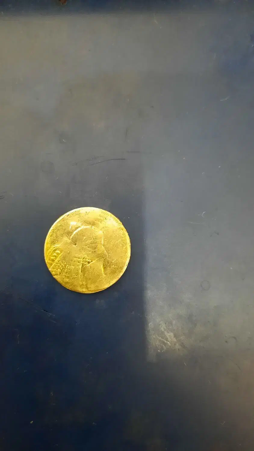 سکه برنج مربوط به دوره ساسانیان|کلکسیون اشیاء عتیقه|میامی, |دیوار