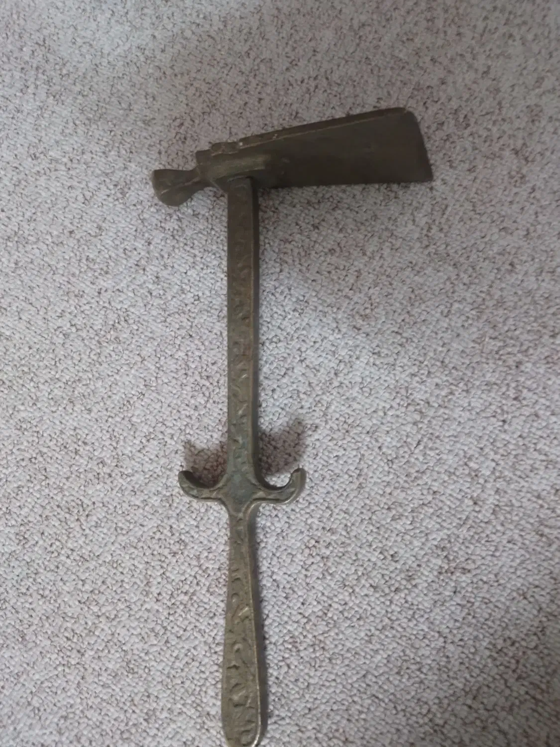 مجسمه قدیمی عتیقه و قندشکن|کلکسیون اشیاء عتیقه|قم, باجک یک|دیوار