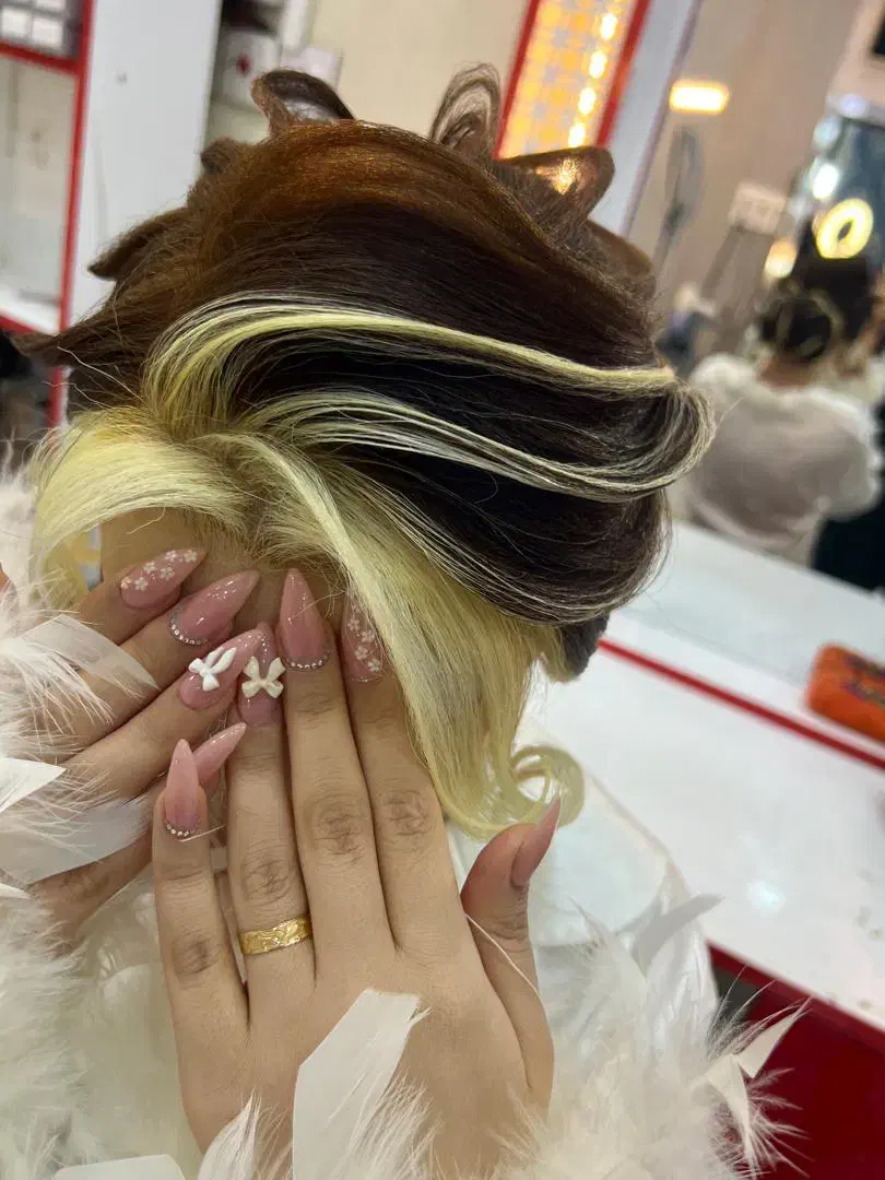 خدمات تخصصی ناخن با مواد اورجینال و طراحی حرفهای|خدمات آرایشگری و زیبایی|اهواز, شهرک دانشگاه|دیوار