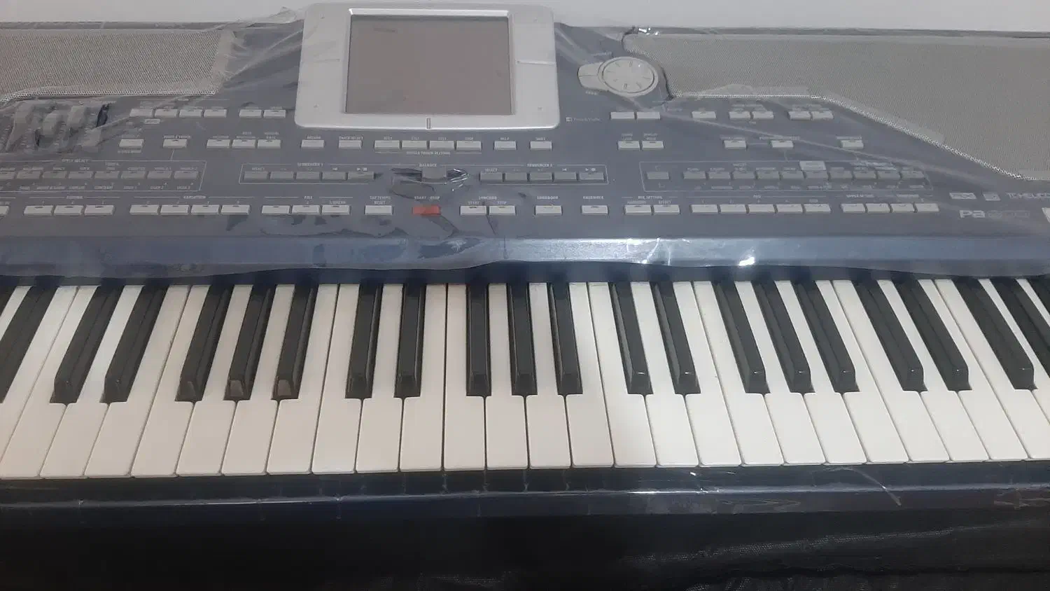 ارگ پیا ۸۰۰ سالم|پیانو، کیبورد، آکاردئون|پرند, فاز ۶|دیوار