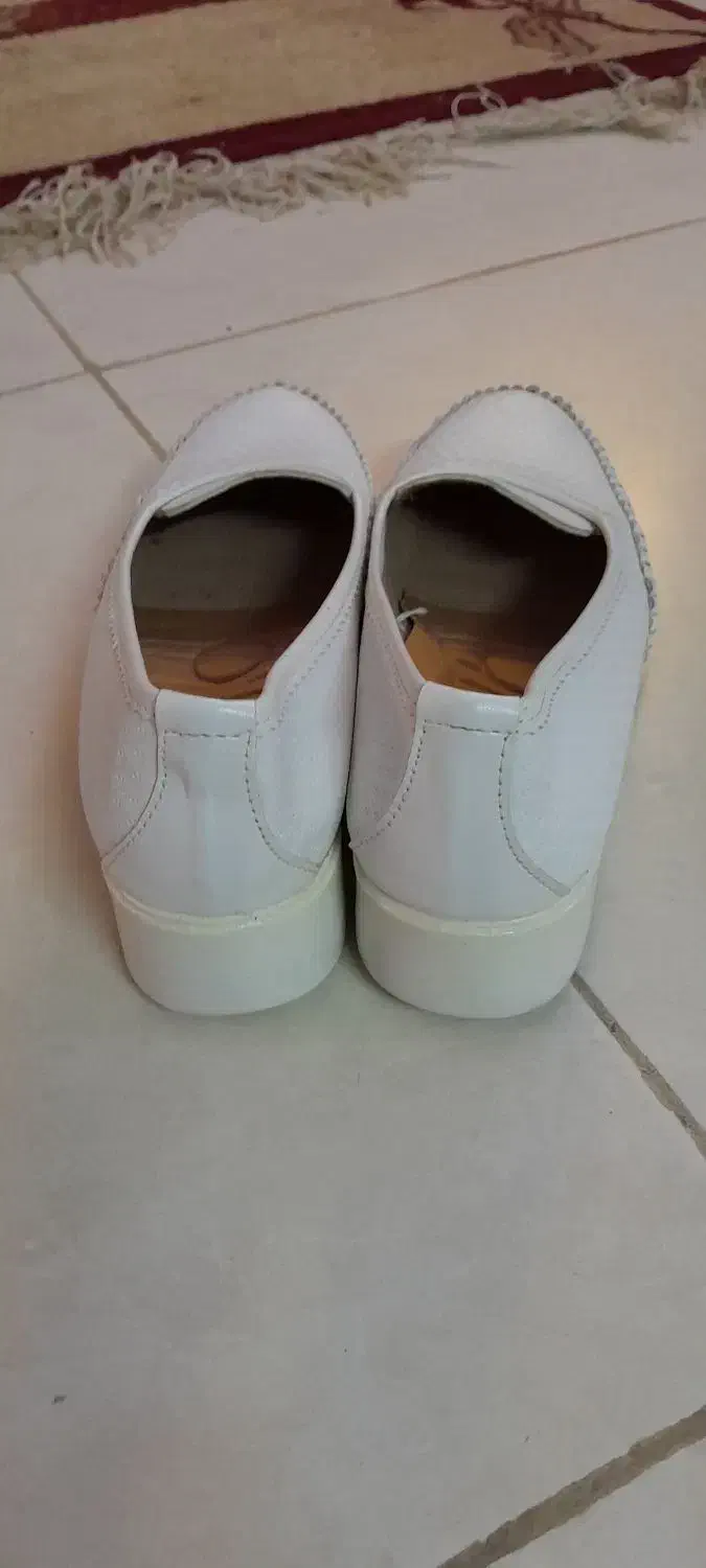 کفش طبی سفید|کیف، کفش، کمربند|رشت, استقامت ۱|دیوار