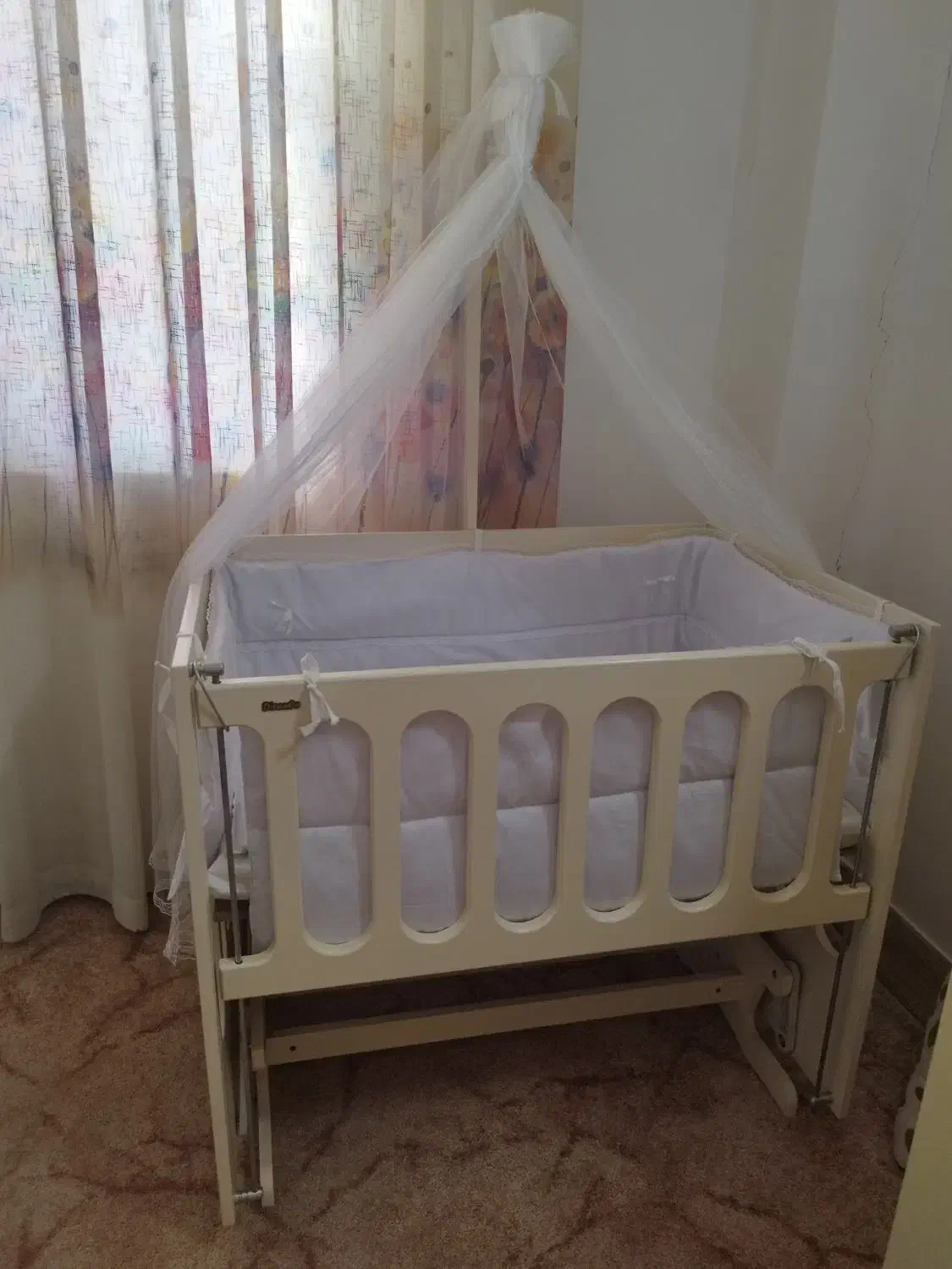 تخت کنار مادر و گهواره|تخت و صندلی بچه|مینودشت, |دیوار