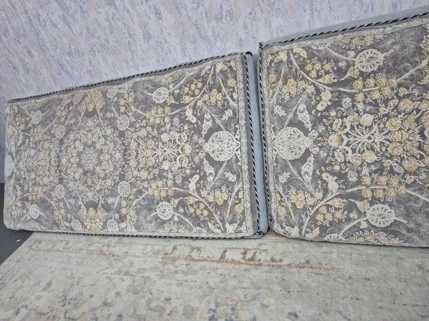 پشتی ۲ جفت ۴ عدد|پشتی|قم, پامنار|دیوار