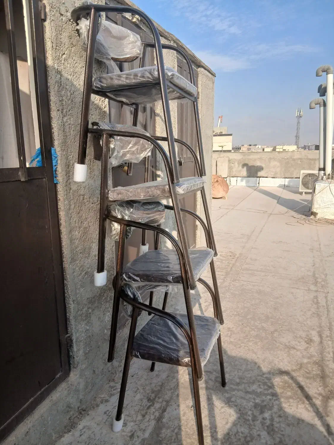 صندلی انتضار|صندلی و نیمکت|مشکیندشت, |دیوار