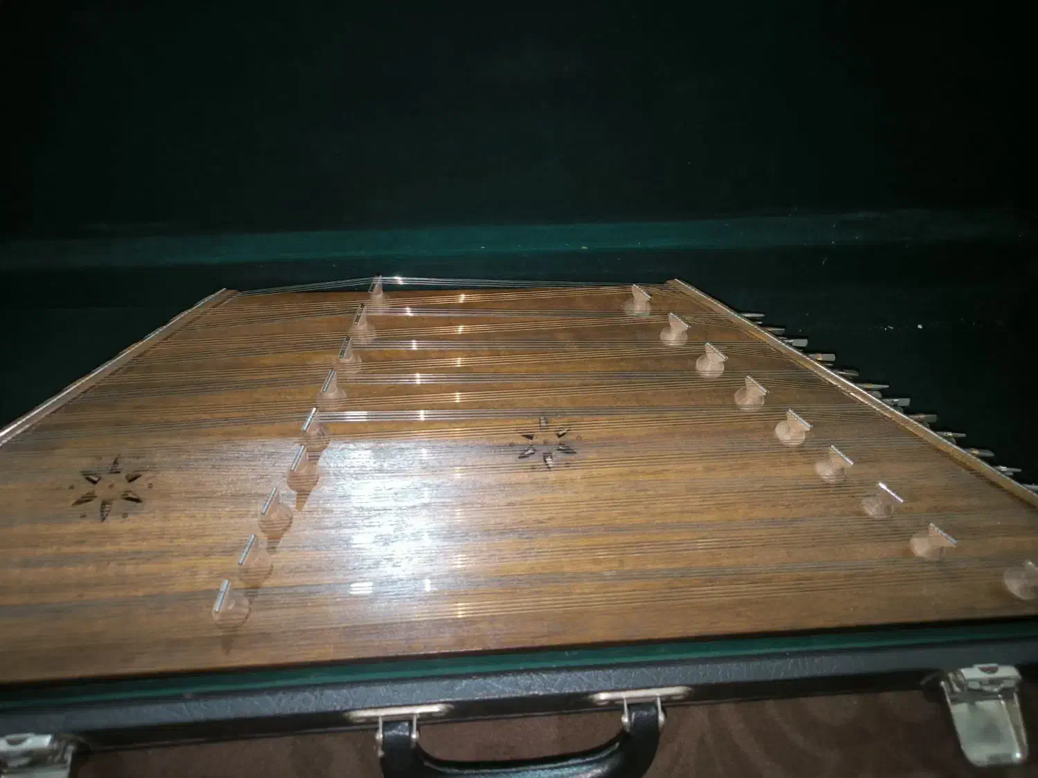 سنتورنادریونس سینکی|سازهای سنتی|خرمدره, |دیوار