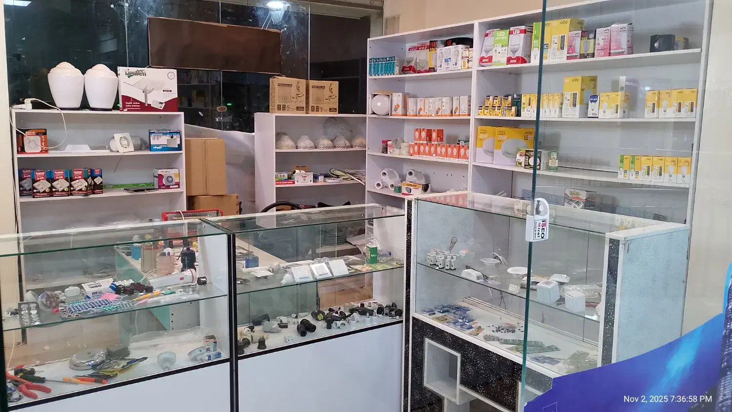 مغازه رو به خیابان اصلی|اجارهٔ مغازه و غرفه|محمدشهر, شهرک پیام (مهرالبرز)|دیوار