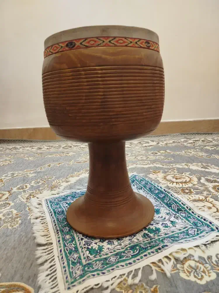تمبک پوست شتر|سازهای سنتی|دهلران, |دیوار