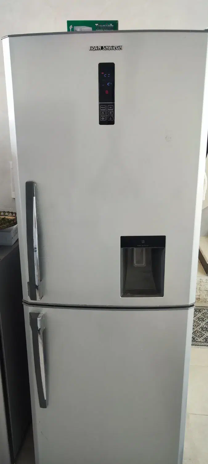 یخچال ایران شرق در حد نو|یخچال و فریزر|مرودشت, بیست متری بیمارستان|دیوار