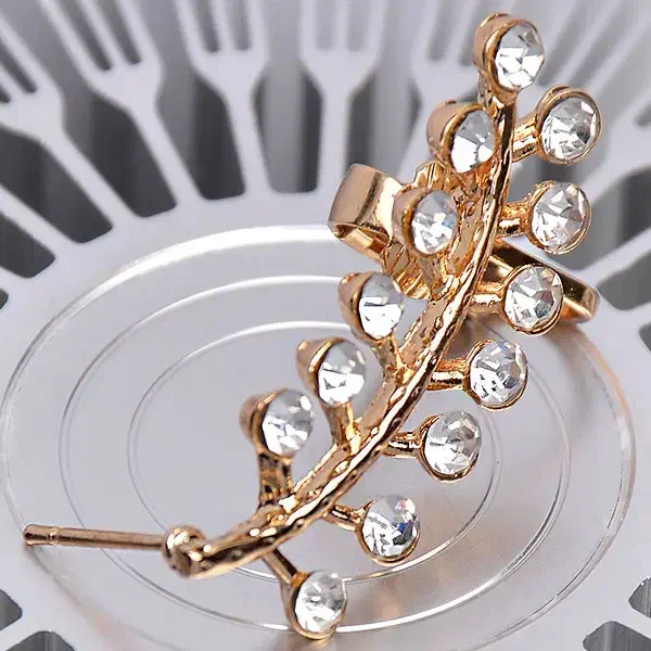 گوشواره لاله گوشی طرح پر|بدلیجات|تهران, فلسطین (میدان انقلاب)|دیوار