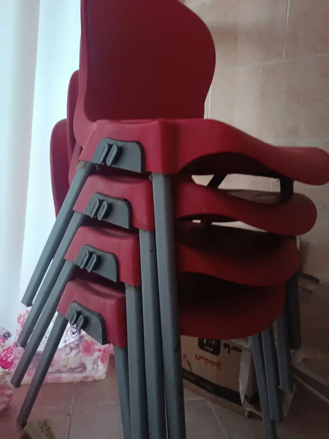 چهار عدد صندلی پلاستیکی|صندلی و نیمکت|رامجین, |دیوار